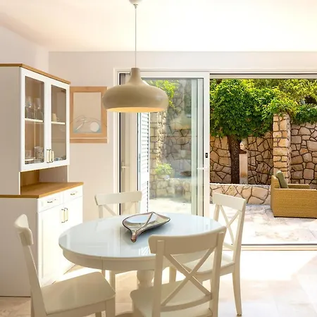 Mediterranean Summer House * Χβαρ